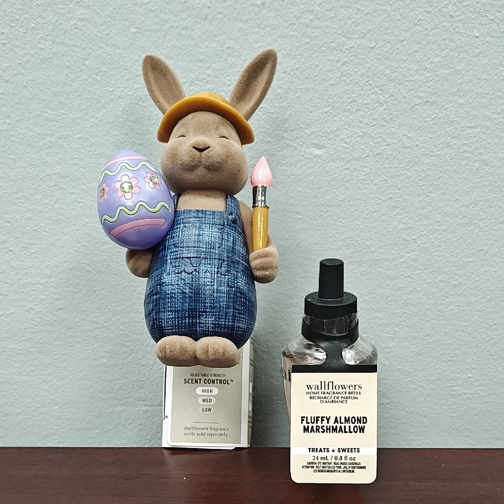 Bath & Body Works EASTER BUNNY Wallflower Plug + Fluffy Almond Marshmallow